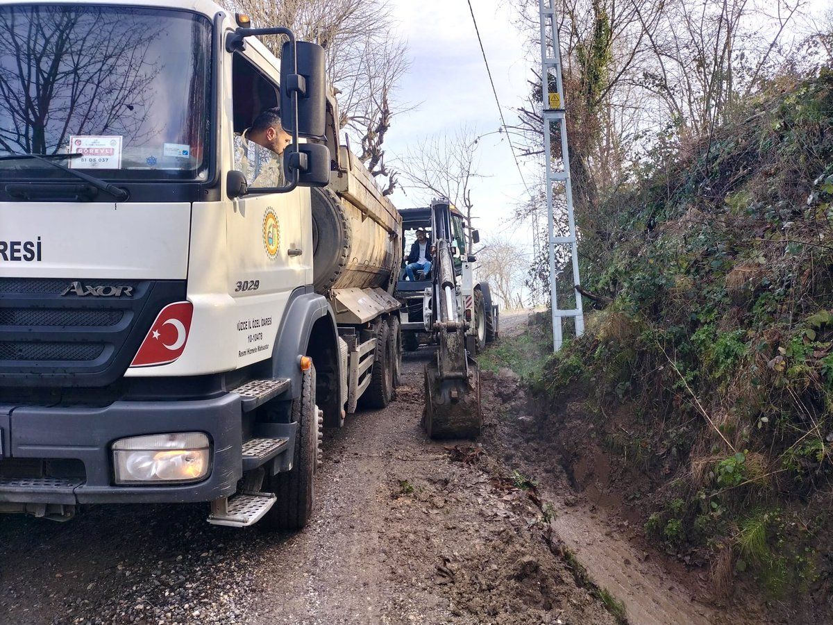 EKİPLER KANAL TEMİZLİĞİ ÇALIŞMALARINI TAMAMLADI
