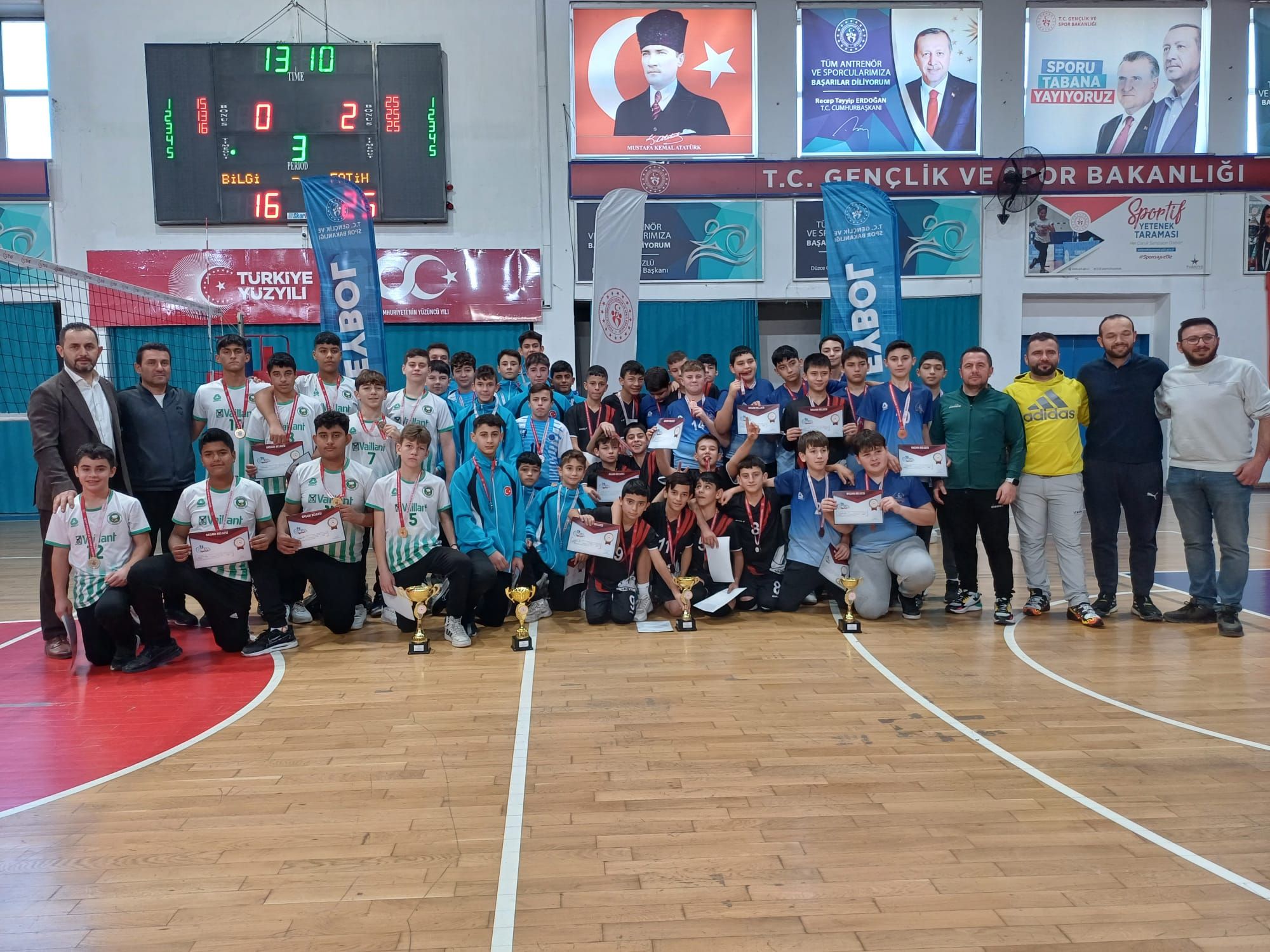 ERKEKLER VOLEYBOLDA BİRİNCİ BELLİ OLDU