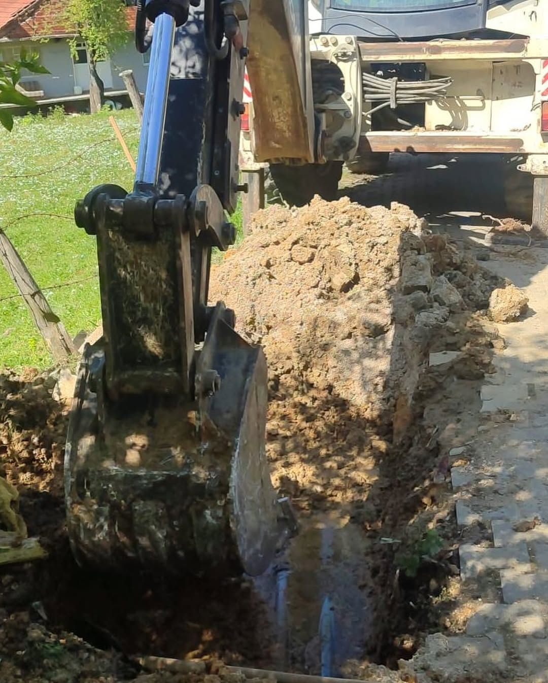 ESENTEPE KÖYÜ'NDE SU ARIZASINA ANINDA MÜDAHALE EDİLDİ