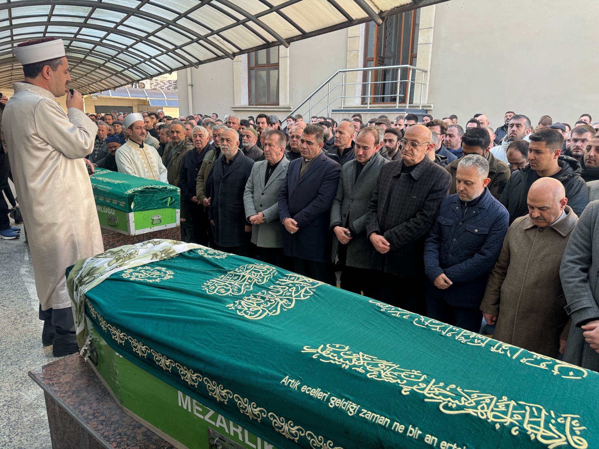 FECİ KAZADA HAYATINI KAYBEDEN GENÇ MÜHENDİS VE DOKTOR ÇİFTİ DÜZCE'DE UĞURLANDI