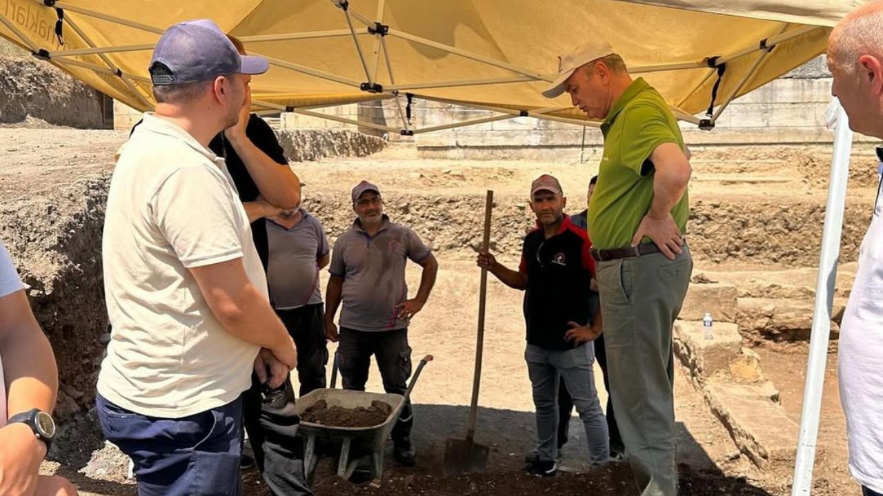 Fen İşleri Ekipleri Konuralp Antik Kenti'nde Çalışmalarını Sürdürüyor
