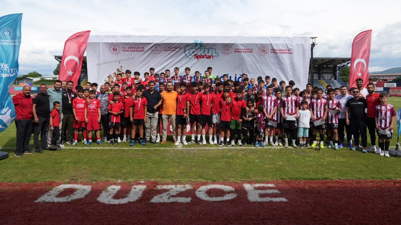 FUTBOL YILDIZLAR TÜRKİYE BİRİNCİLİĞİ DÜZCE'DE TAMAMLANDI