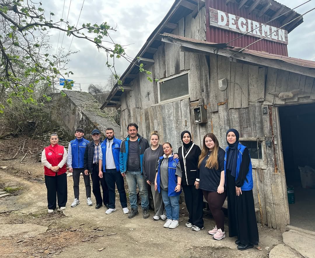 GENÇLER GELECEĞE DEĞİRMENİYLE YOL ALDI UNUTULAN MESLEKLERİ KEŞFETTİLER