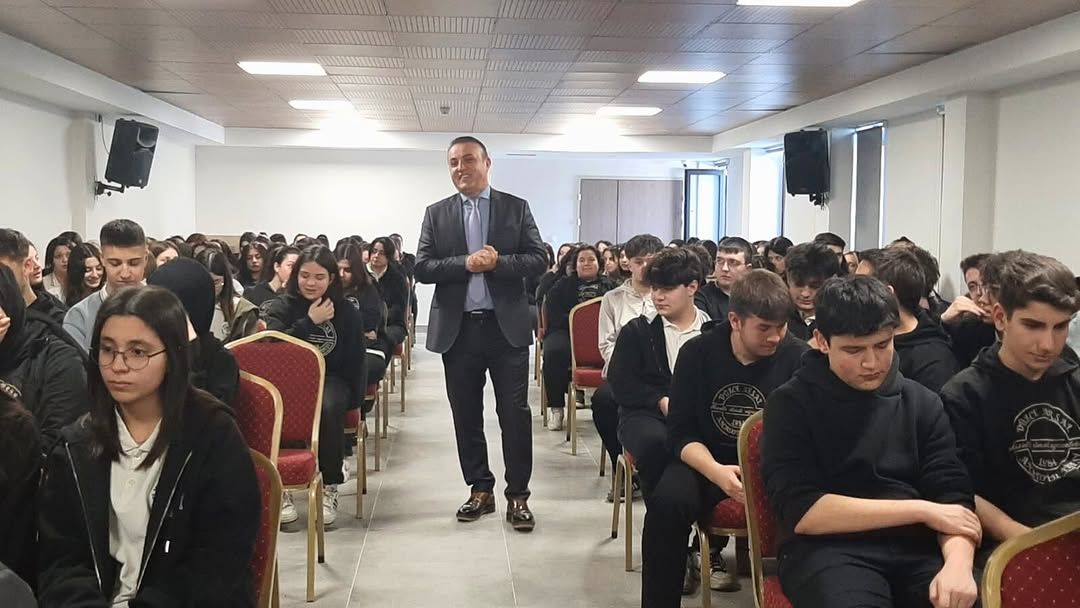 ''GENÇLERLE GELECEĞE'' PROJESİNİN ALTINCI BULUŞMASI GERÇEKLEŞTİRİLDİ