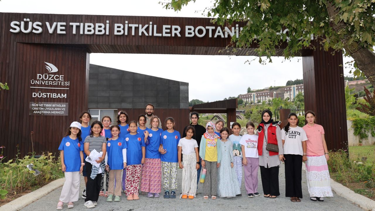 Gençlik Merkezi Öğrencilerinden Düzce Üniversitesi'ne Doğa ve Bilim Dolu Ziyaret