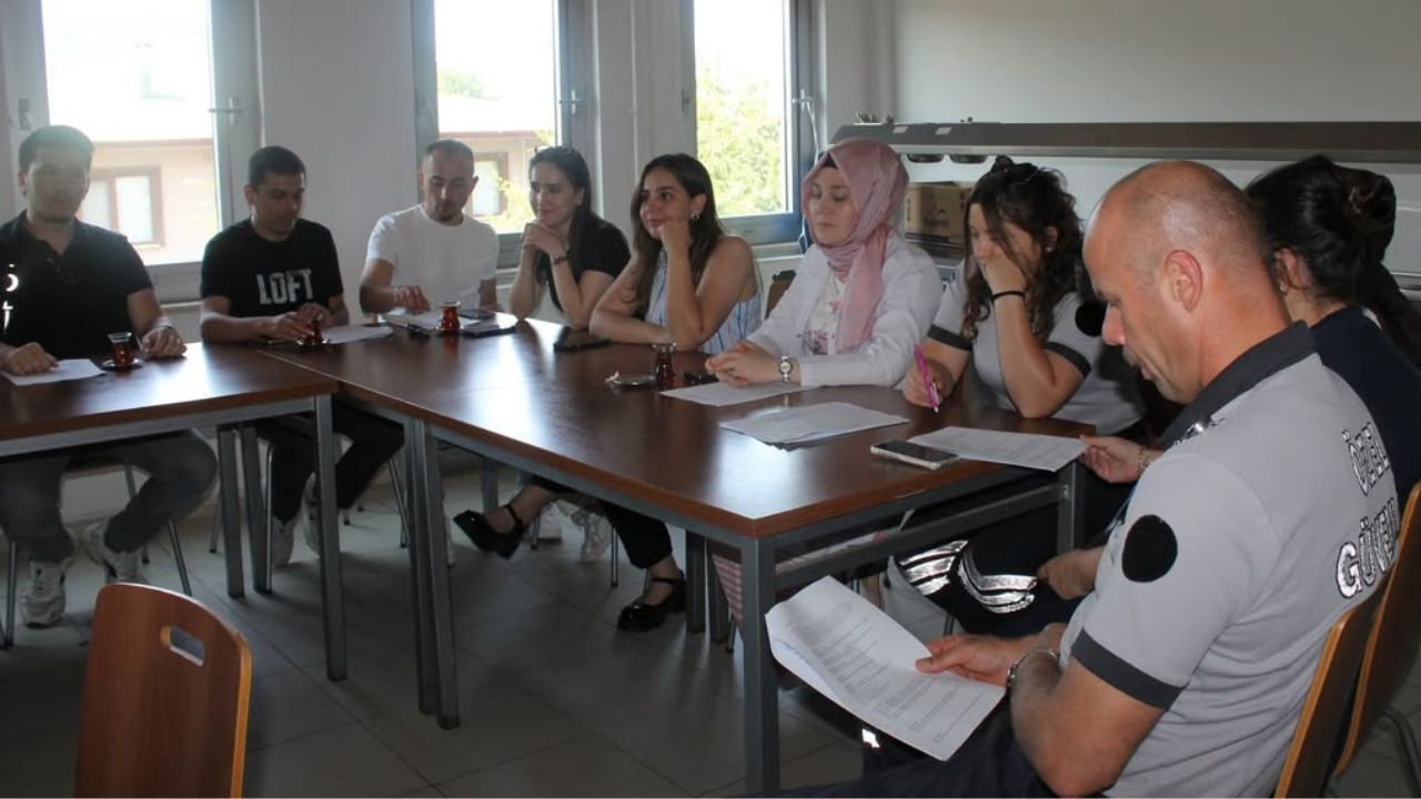 Gölyaka İlçe Devlet Hastanesi'nde Afet ve Acil Durum Planı Masa Başı Eğitim Tatbikatı Yapıldı