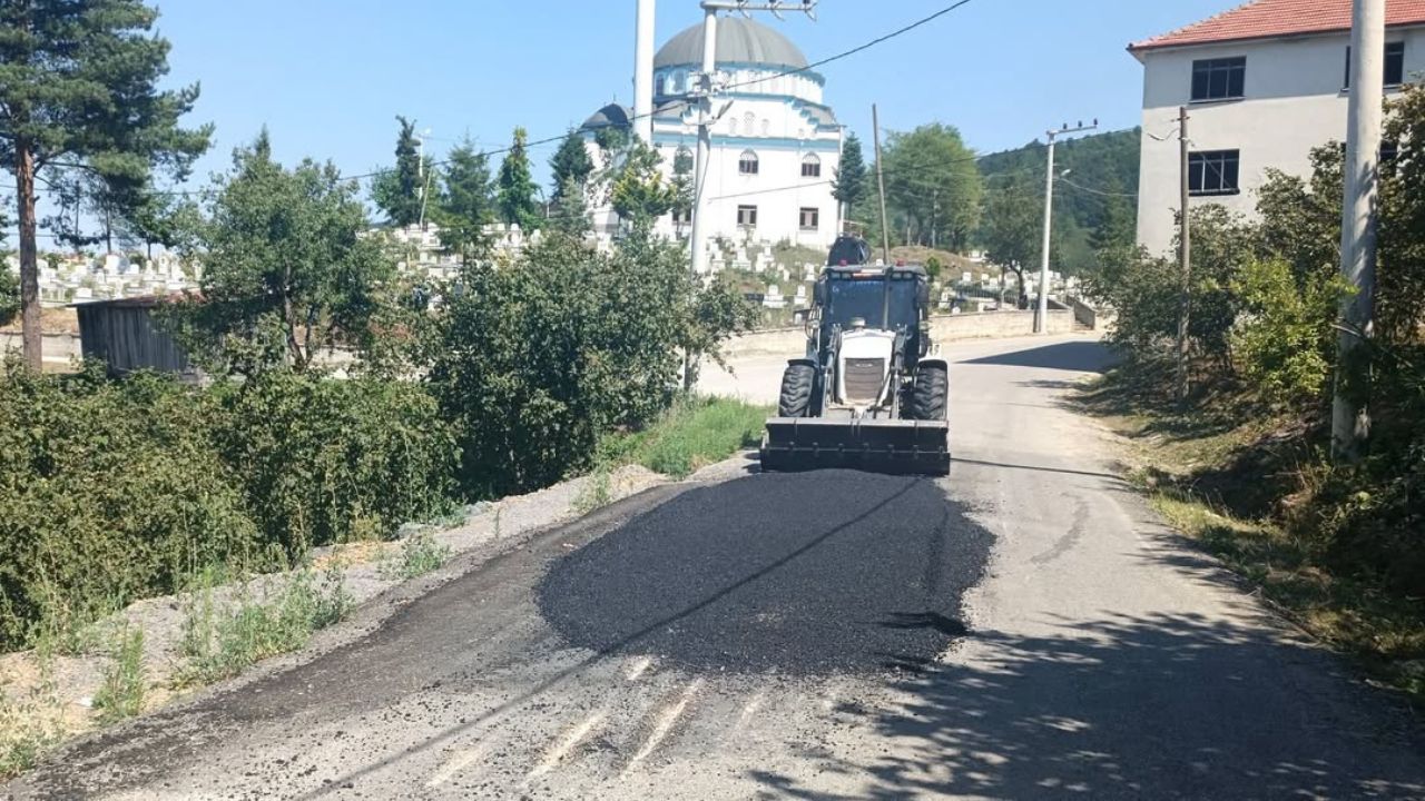 Gölyaka Saçmalıpınar Köyü'nde Asfalt Yama Çalışmaları Tamamlandı