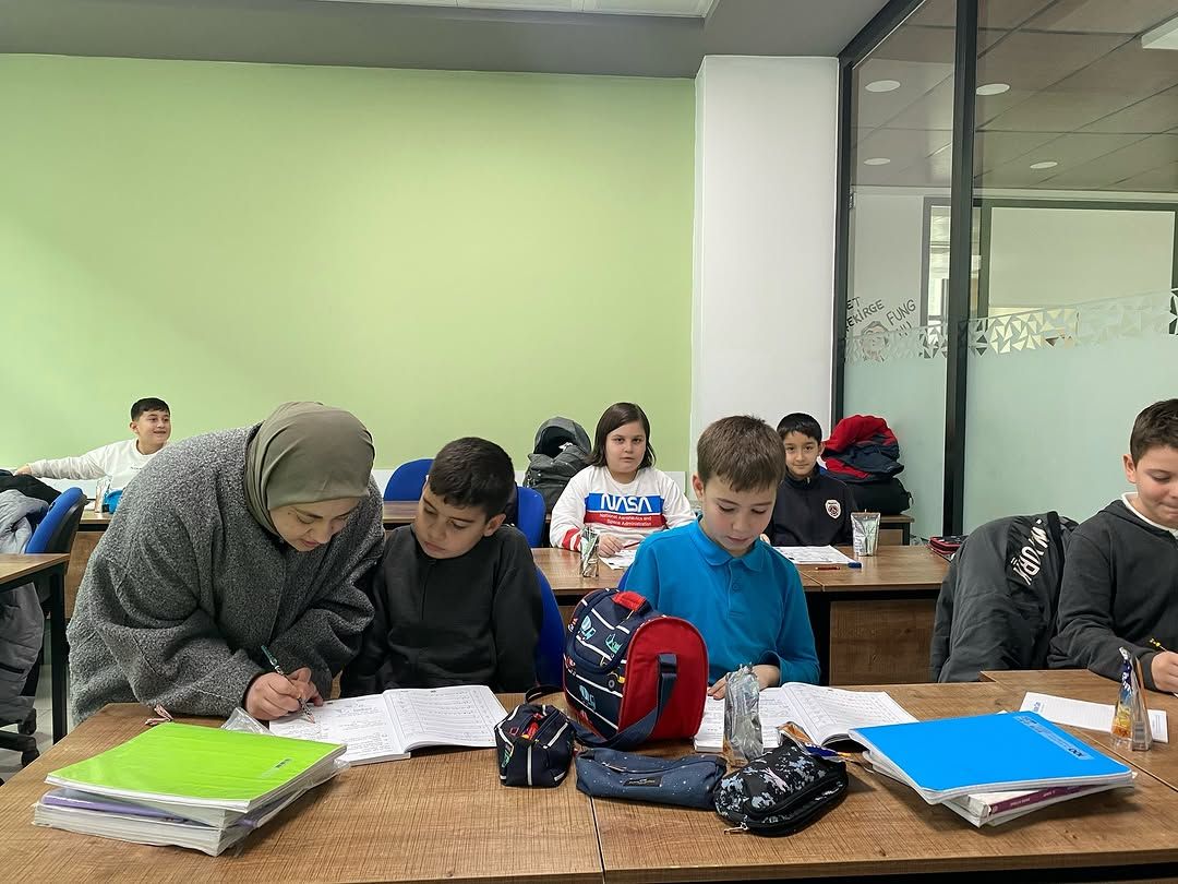 GÖNÜLDEN GÖNÜLE ÖĞRENİYORUM PROJESİ İLE GELECEĞE IŞIK TUTUYORLAR