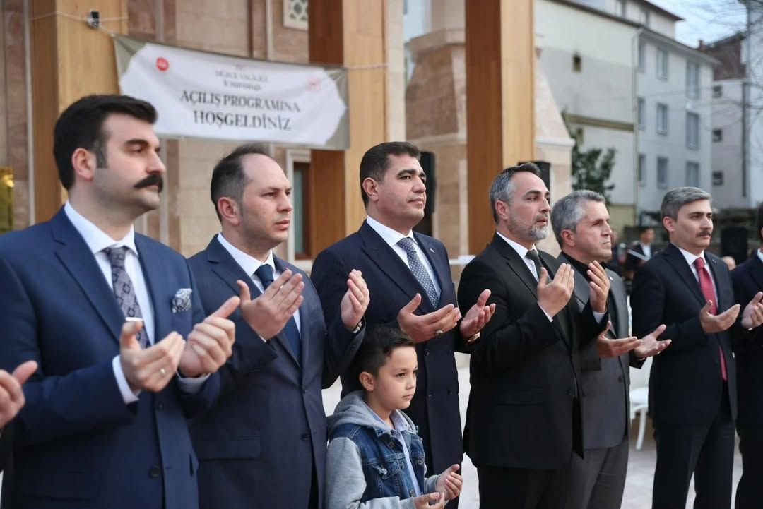 GÜMÜŞOVA MERKEZ CAMİ DUALARLA YENİDEN İBADETE AÇILDI