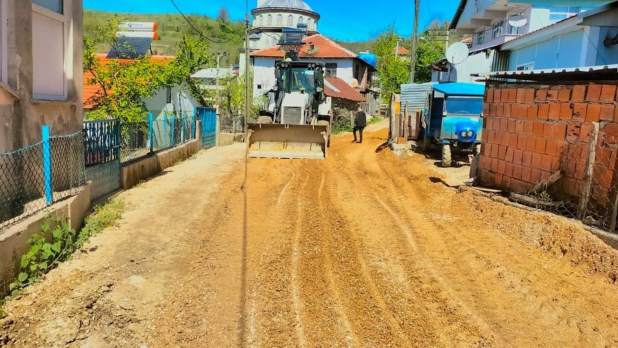 HACILAR KÖYÜ'NDE YOL BAKIM ÇALIŞMALARI TAMAMLANDI
