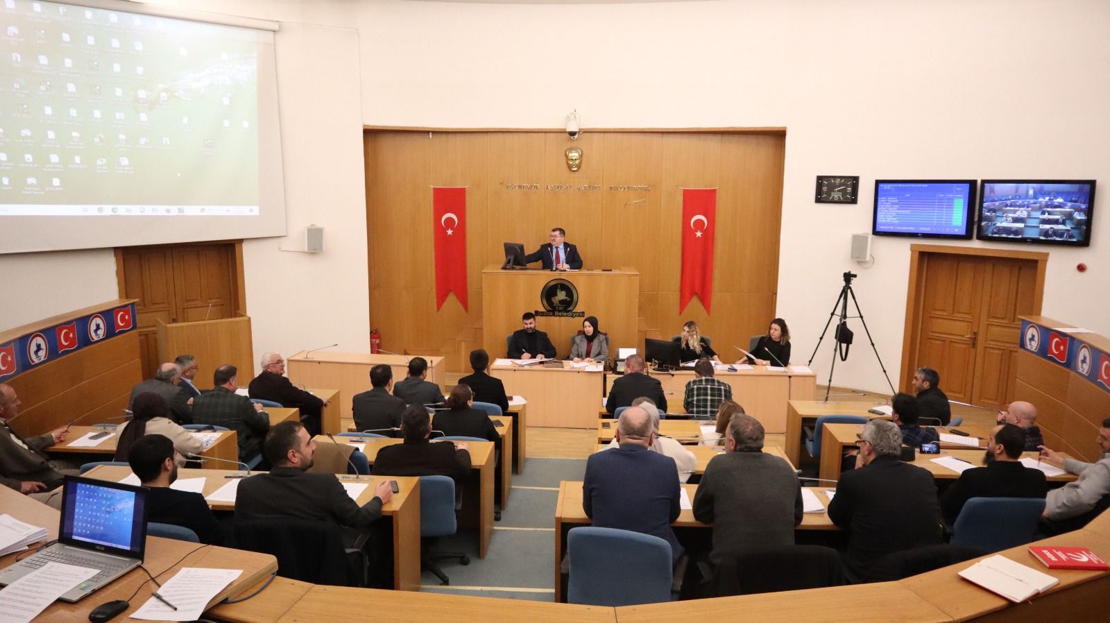 HAMİDİYE PAZARYERİNDE TEZGAH VE DÜKKAN KİRALARINA İNDİRİM