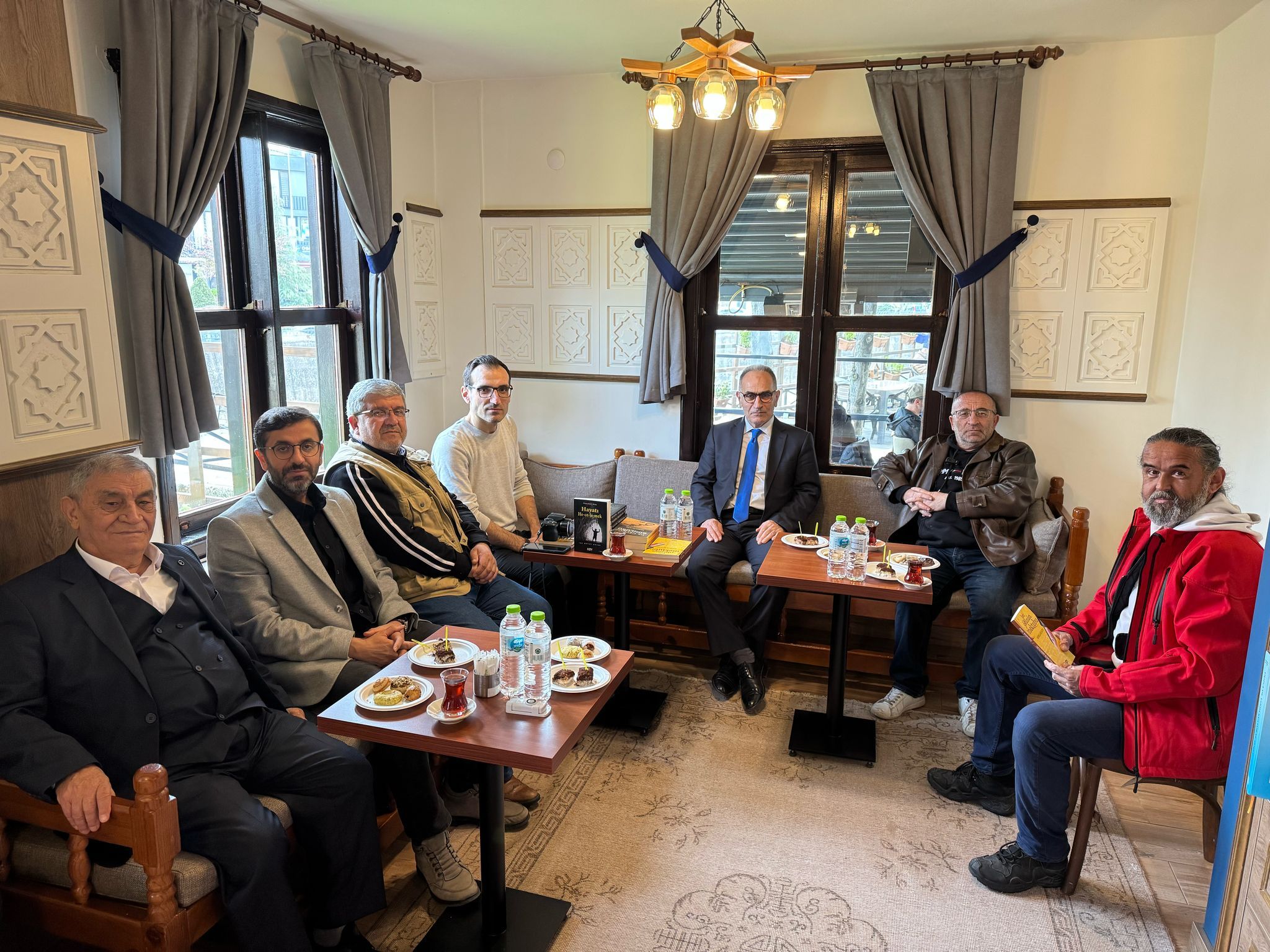 HAYRULLAH ALTAY'DAN DÖRT YENİ KİTAP 'GEÇMİŞE IŞIK TUTMAK İÇİN YAZIYORUM'