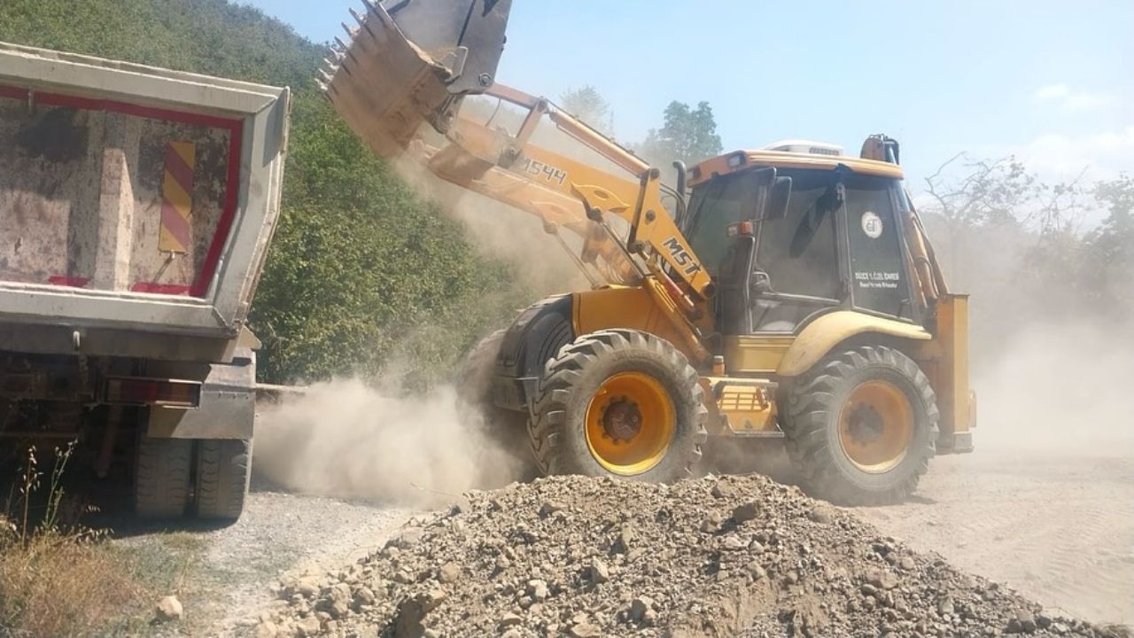 Hızardere Köyü'nde Yol Altyapısı Güçlendirildi