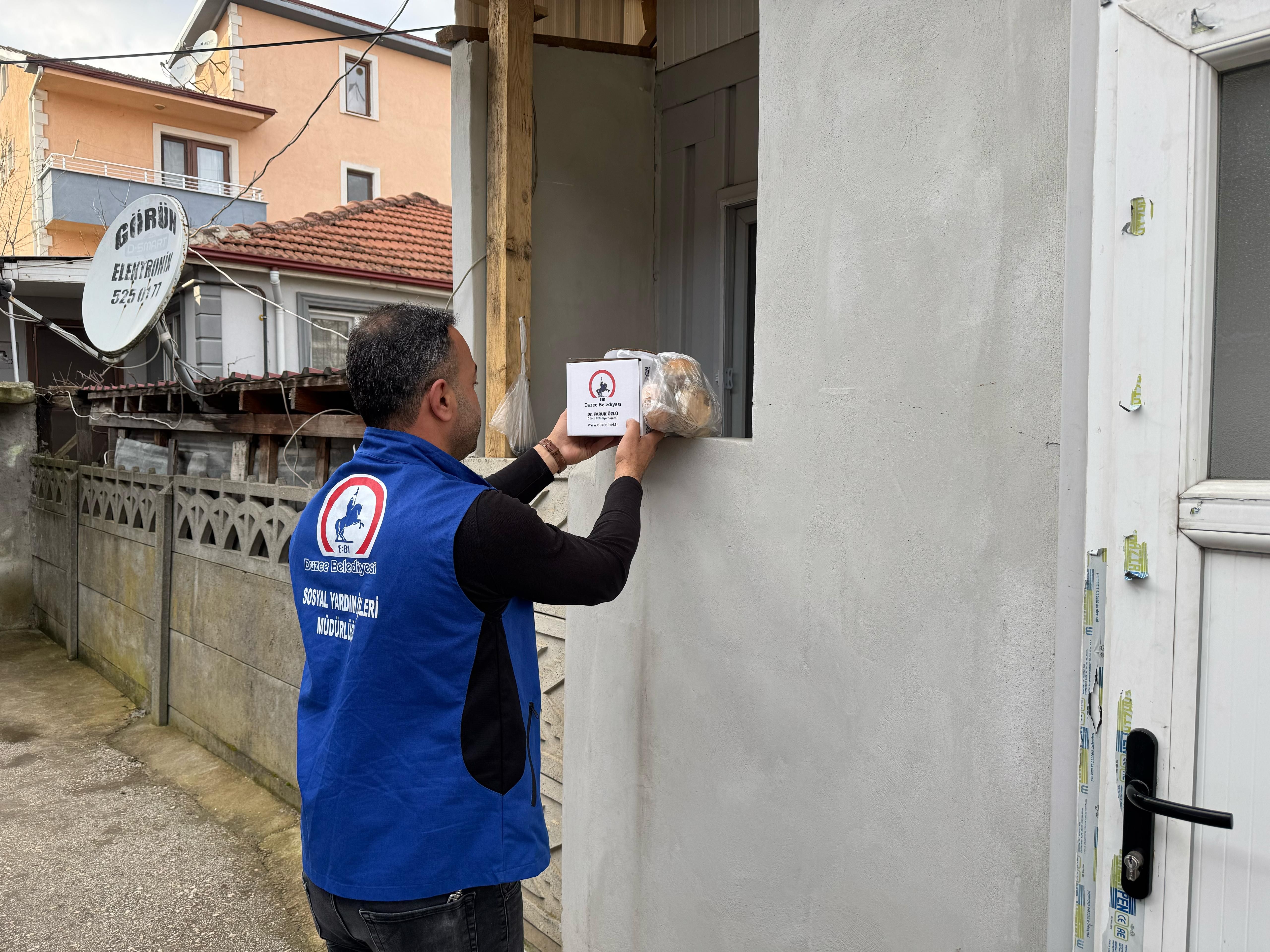 İFTAR YEMEKLERİ HER GÜN ULAŞTIRILIYOR
