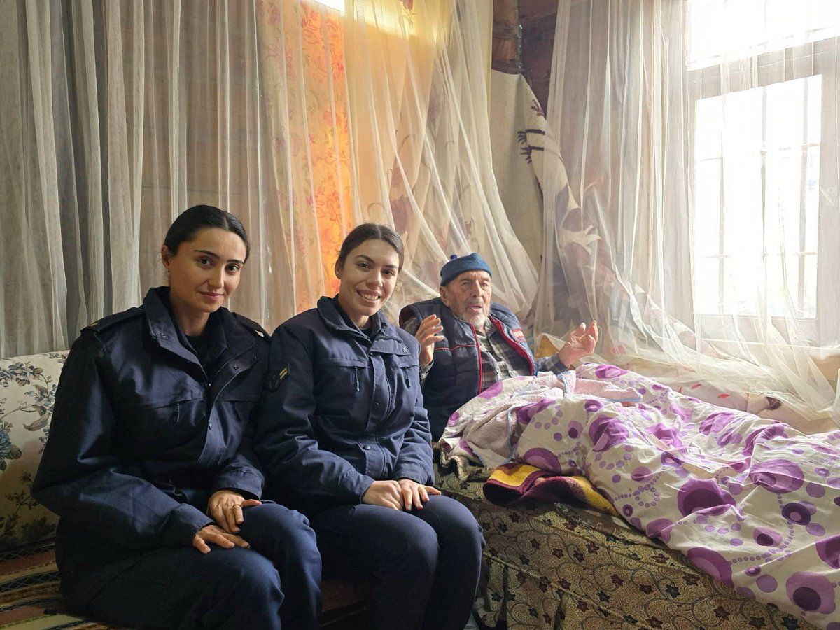 JANDARMADAN 103 YAŞINDAKİ MEHMET DEDE'YE ANLAMLI ZİYARET