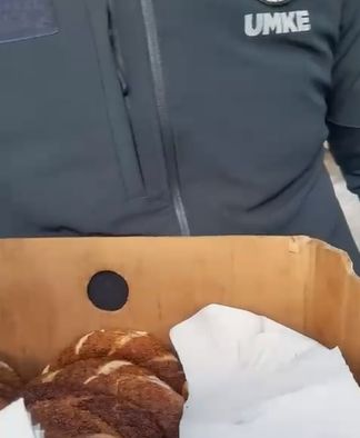 KARTALKAYA'DA DESTEK VE MORAL İÇİN BÖLGEDE SİMİT DAĞITTI