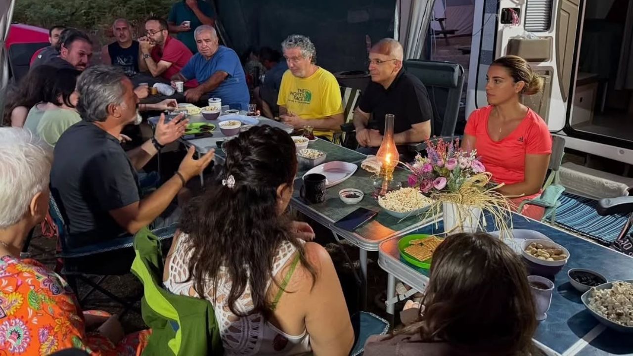 Kaymakam Pişkin Kamp ve Karavan Gönüllüleriyle Karaburun'da Buluştu