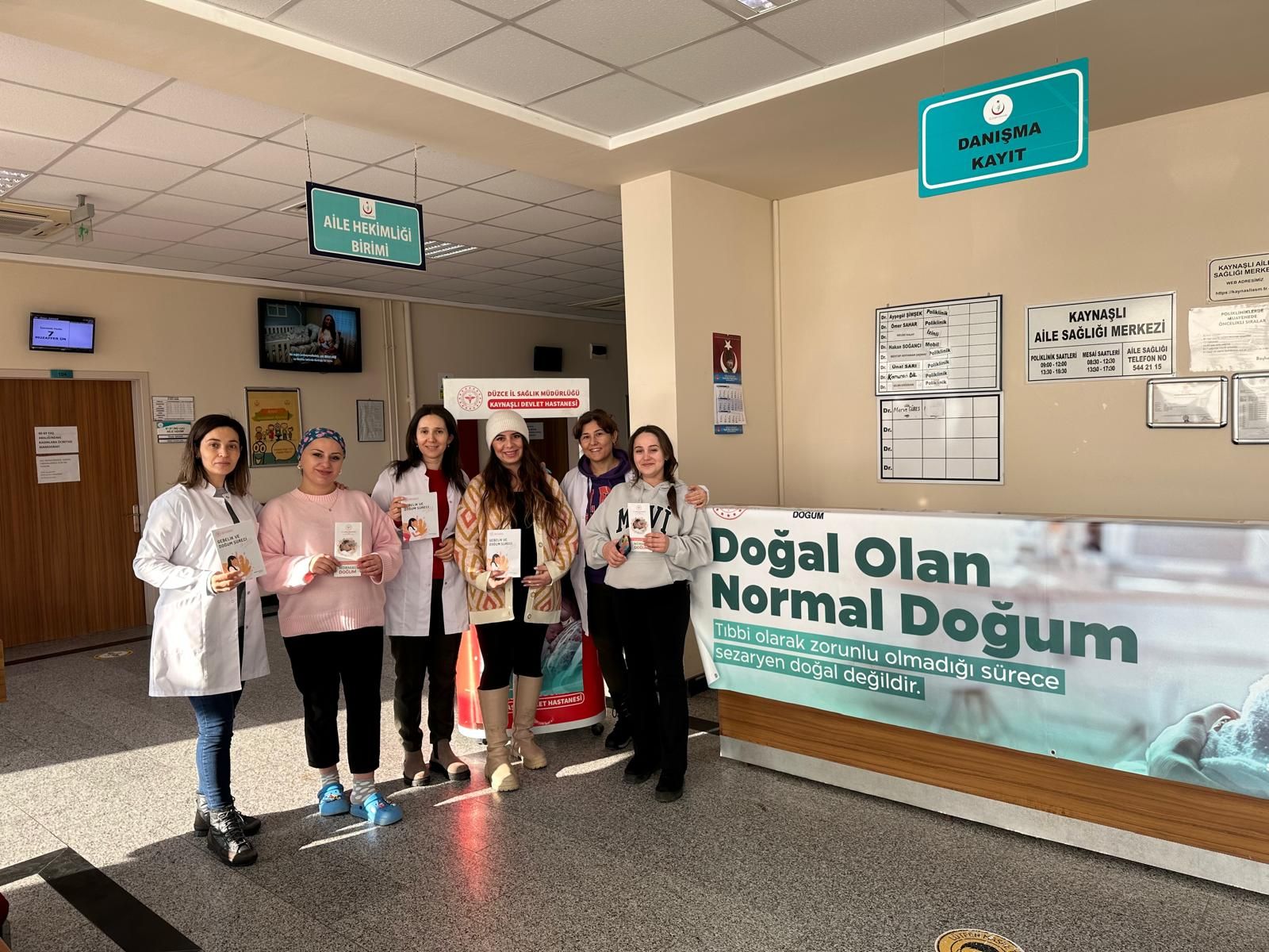 KAYNAŞLI'DA ANNE VE ANNE ADAYLARINA YÖNELİK STANT AÇILDI