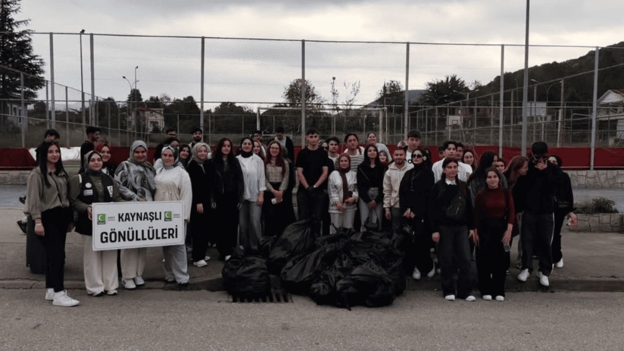 KAYNAŞLI'DA ''EL ELE TEMİZ BİR KAYNAŞLI İÇİN'' PROJESİYLE ÇEVRE TEMİZLİĞİ