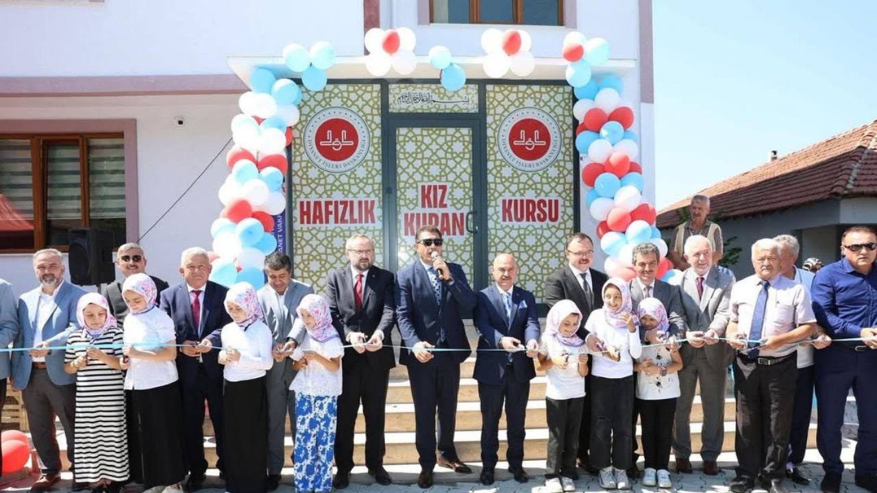 Kaynaşlı'da Hafızlık Yatılı Kız Kur'an Kursu Dualarla Açıldı