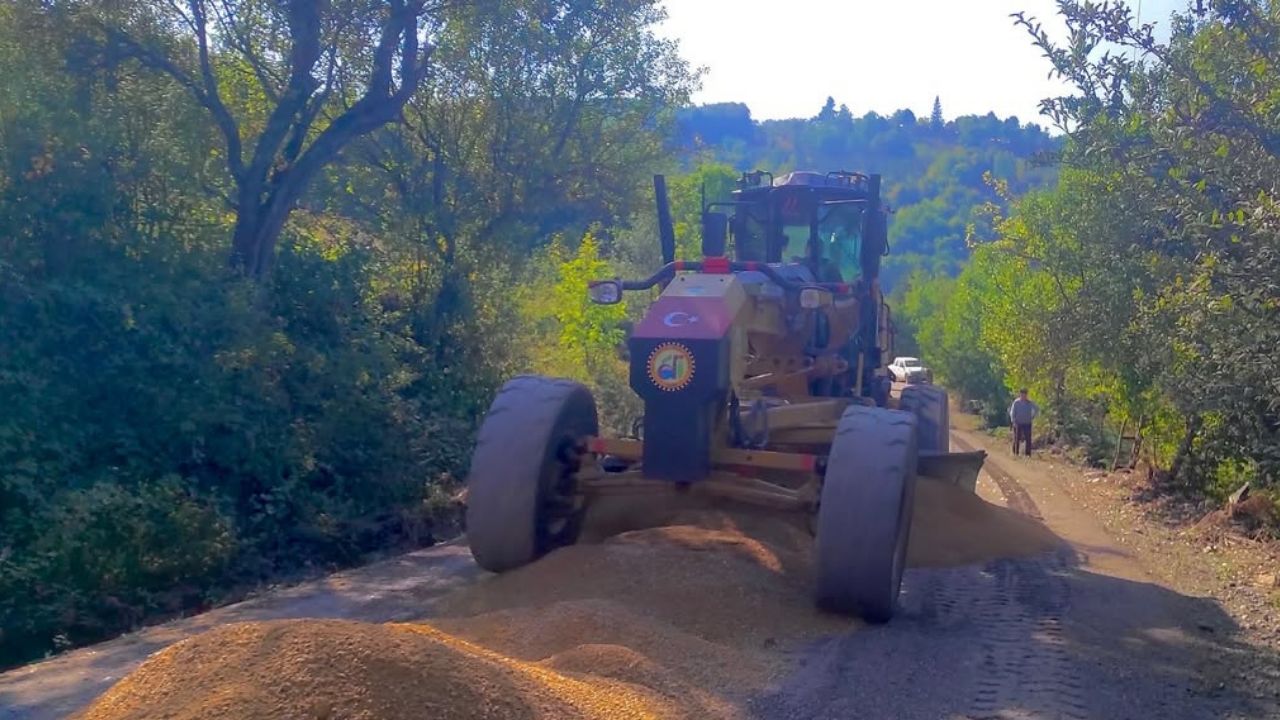 Kaynaşlı'da Yol Çalışmaları Hız Kesmeden Devam Ediyor