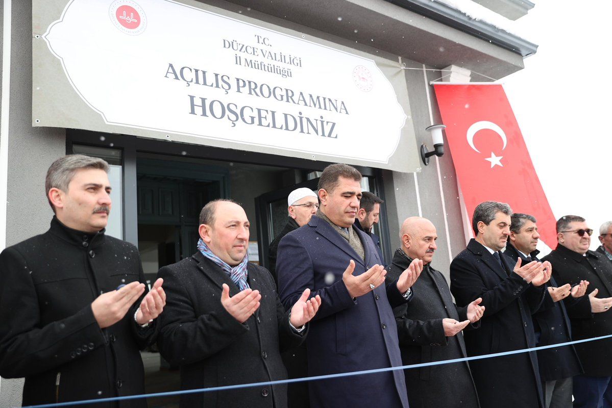 KAZUKOĞLU CAMİİ DUALARLA AÇILDI İLK CUMA NAMAZI KILINDI