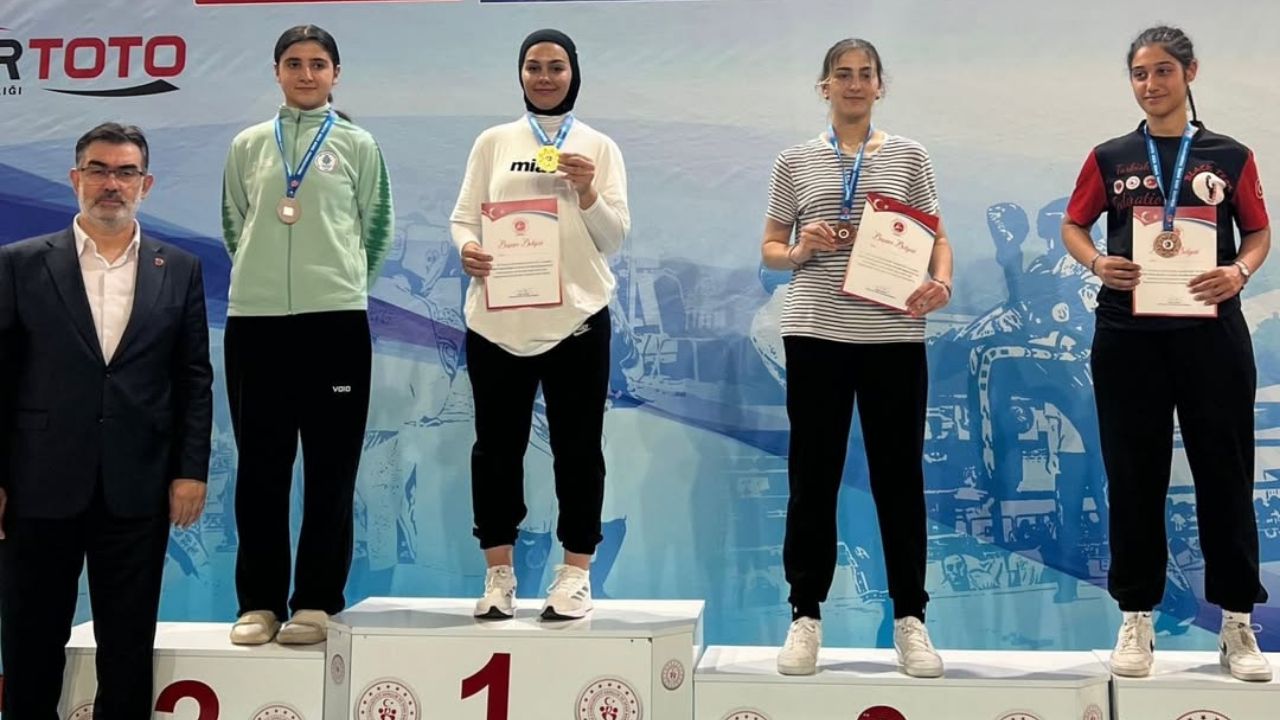 Kick Boksta Düzce'ye 3 Madalya; 1 Altın, 1 Gümüş, 1 Bronz