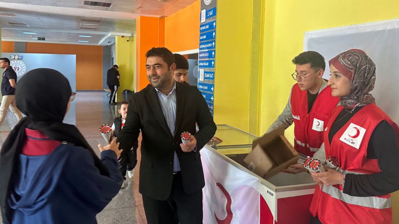 KIZILAY DÜZCE ŞUBESİ'NDEN ANLAMLI KATILIM VE DONDURMA İKRAMI