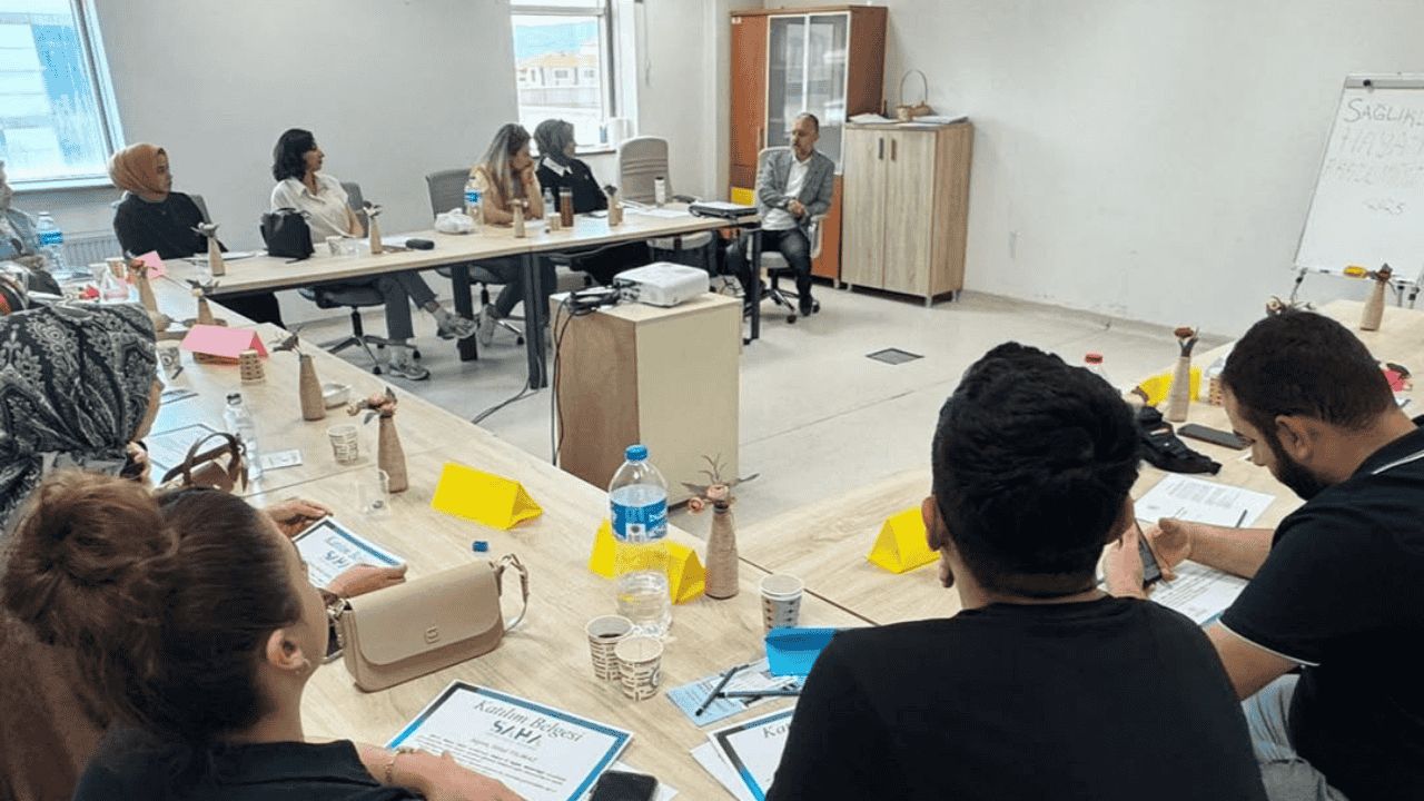 ''KORUYAN SAĞLIK'' MODÜLÜ KAPSAMINDA SAHA SAĞLIK ELÇİLERİ AKADEMİ EĞİTİMLERİ BAŞLADI
