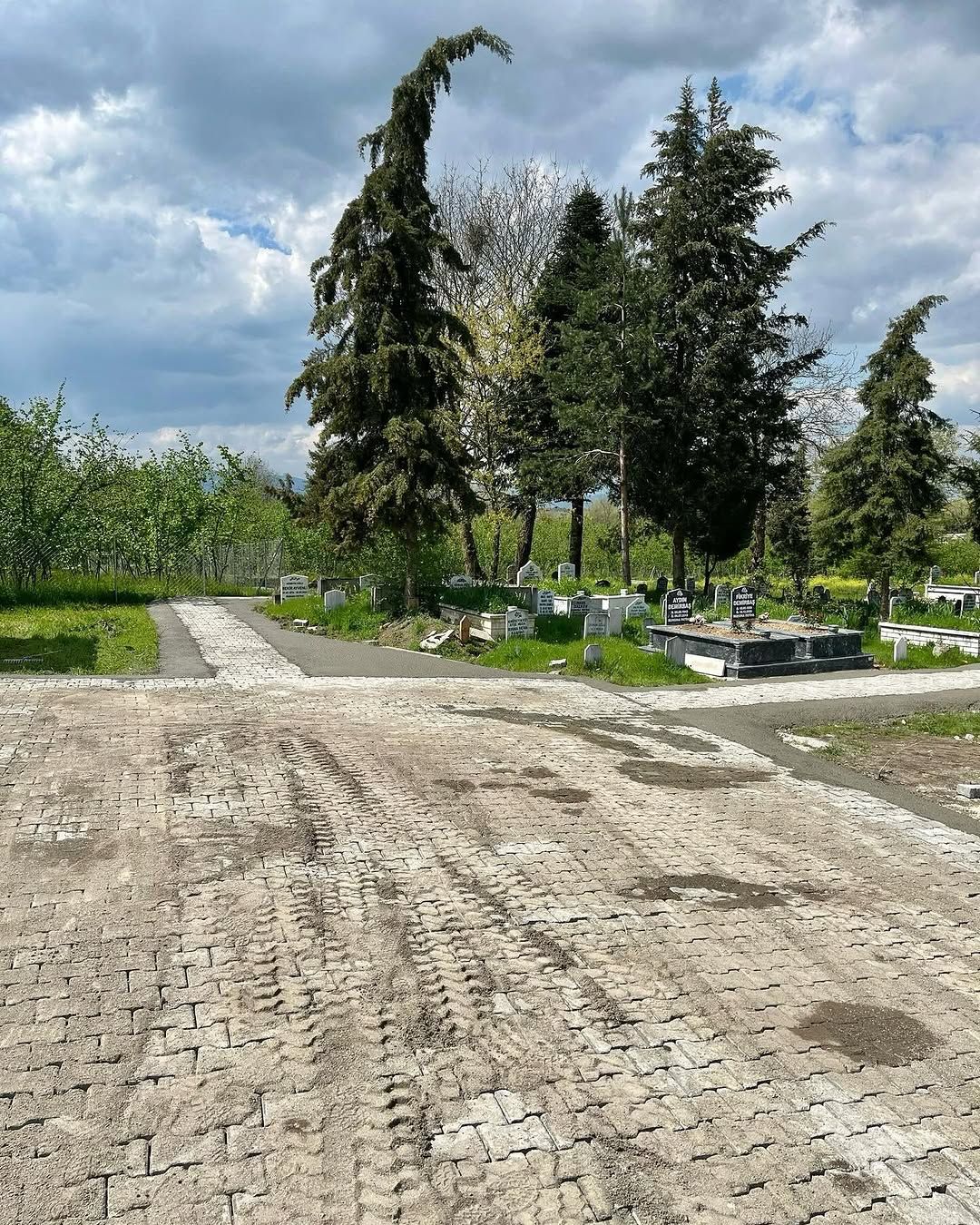 KUTLU KÖYÜ'NDE KİLİT PARKE TAŞI ÇALIŞMASI TAMAMLANDI