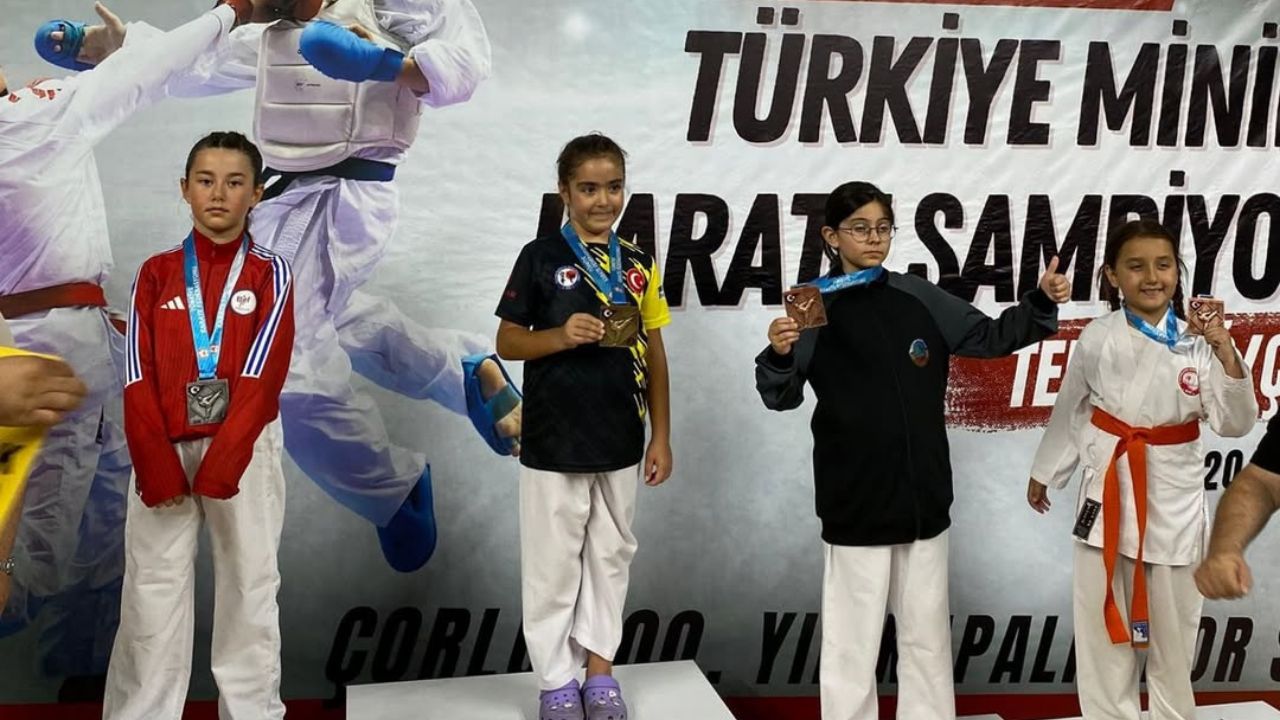 Minikler Karate Şampiyonası'nda Düzceli Sporculardan Büyük Başarı