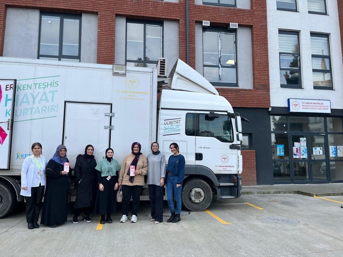 MOBİL KANSER TARAMA TIRI AKÇAKOCA'DA VATANDAŞLARI BEKLİYOR