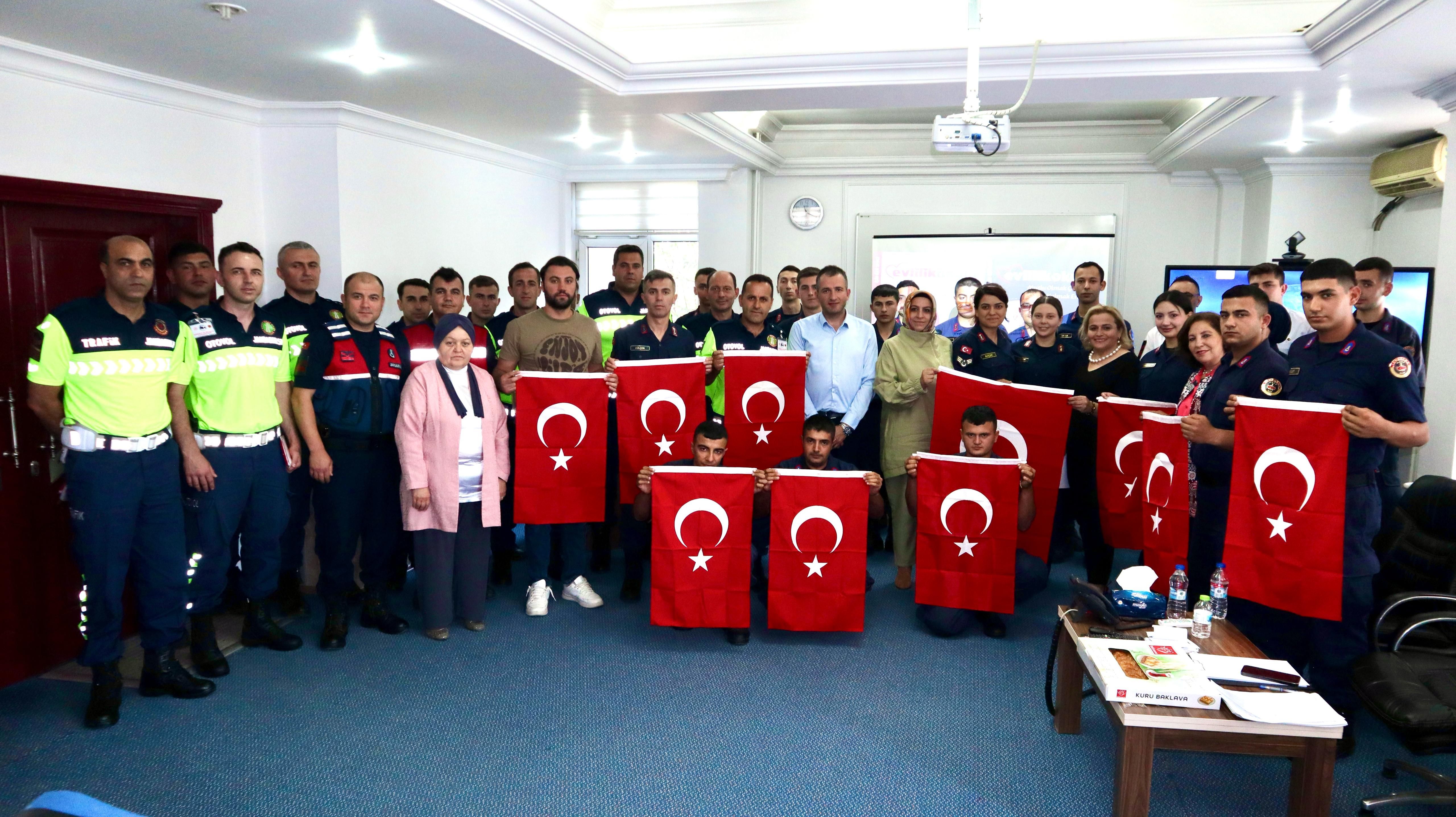 MUTLU EVLİLİĞİN SIRLARI JANDARMA PERSONELLERİYLE PAYLAŞILDI