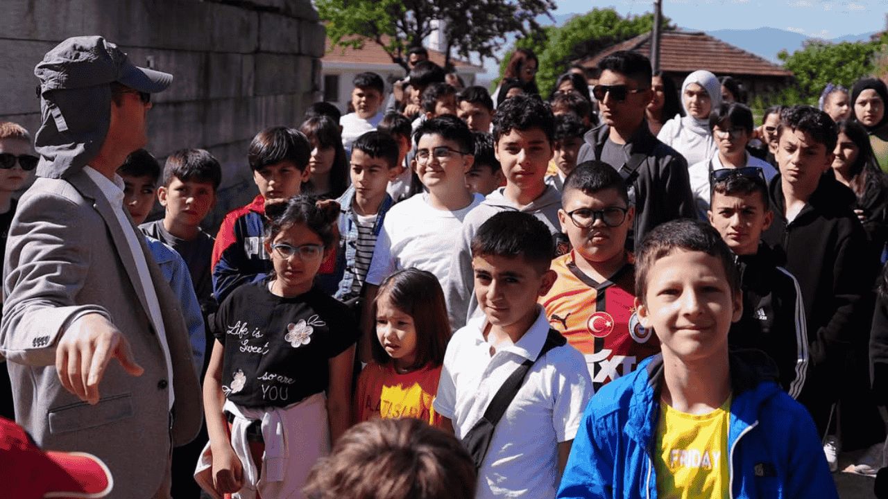 ÖĞRENCİLER TARİHLE BULUŞTU KONURALP ANTİK KENTİ'NDE UNUTULMAZ YOLCULUK