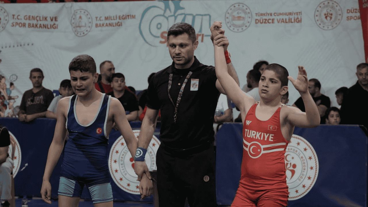 OKUL SPORLARI KÜÇÜK ERKEKLER GÜREŞ SERBEST STİL TÜRKİYE BİRİNCİLİĞİ HEYECANI SONA ERDİ
