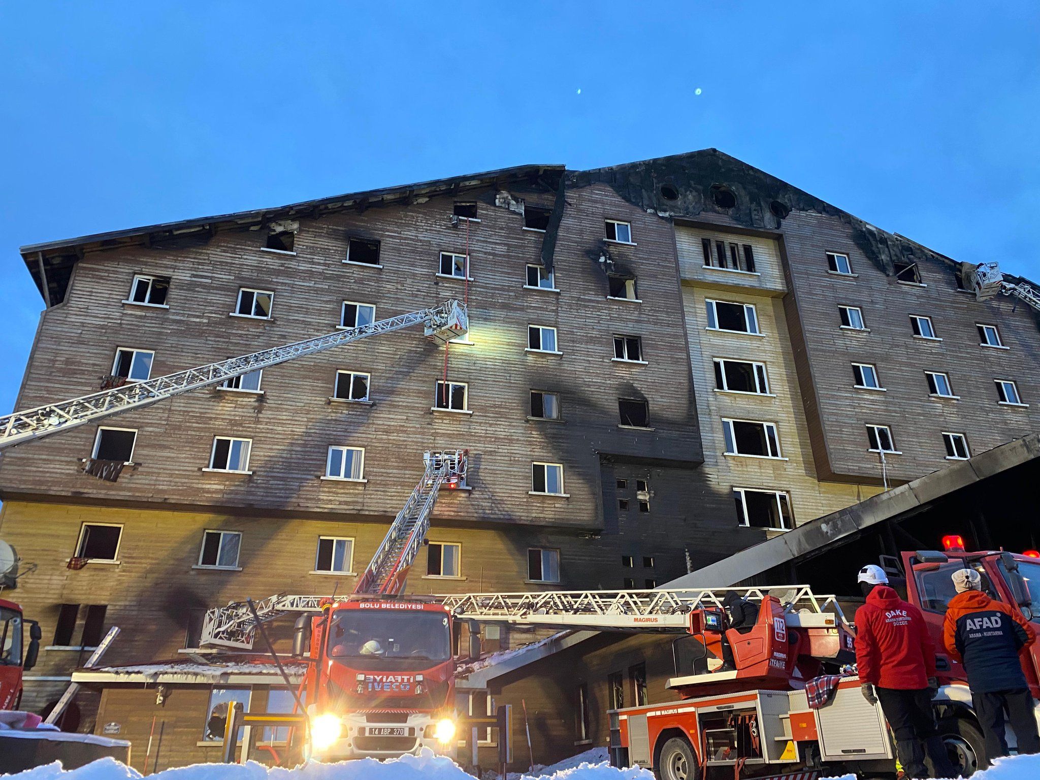 OTEL FACİASINDA CAN KAYBI 76'YA YÜKSELDİ, 9 KİŞİ GÖZALTINA ALINDI