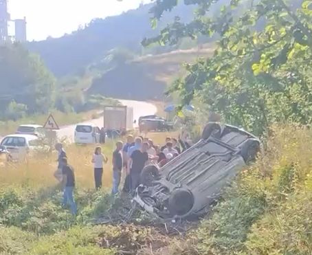 OTOMOBİL ŞARAMPOLE DEVRİLDİ; 1 KİŞİ YARALI
