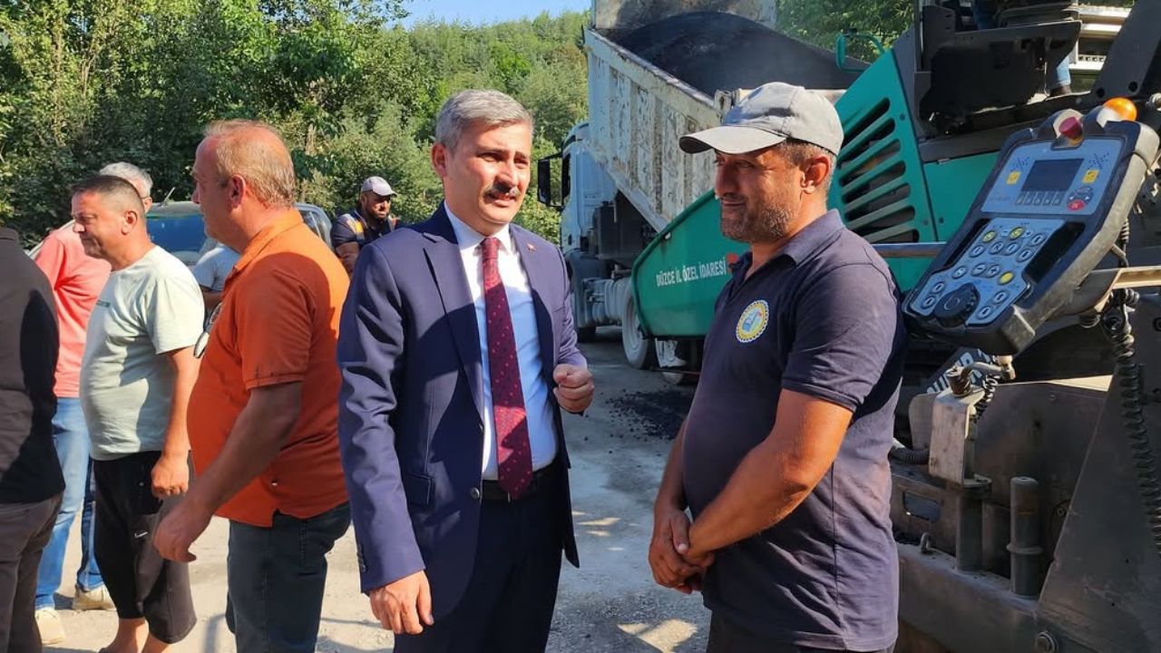 Özyanık Köyü'nde Sıcak Asfalt Çalışmaları Yerinde İncelendi