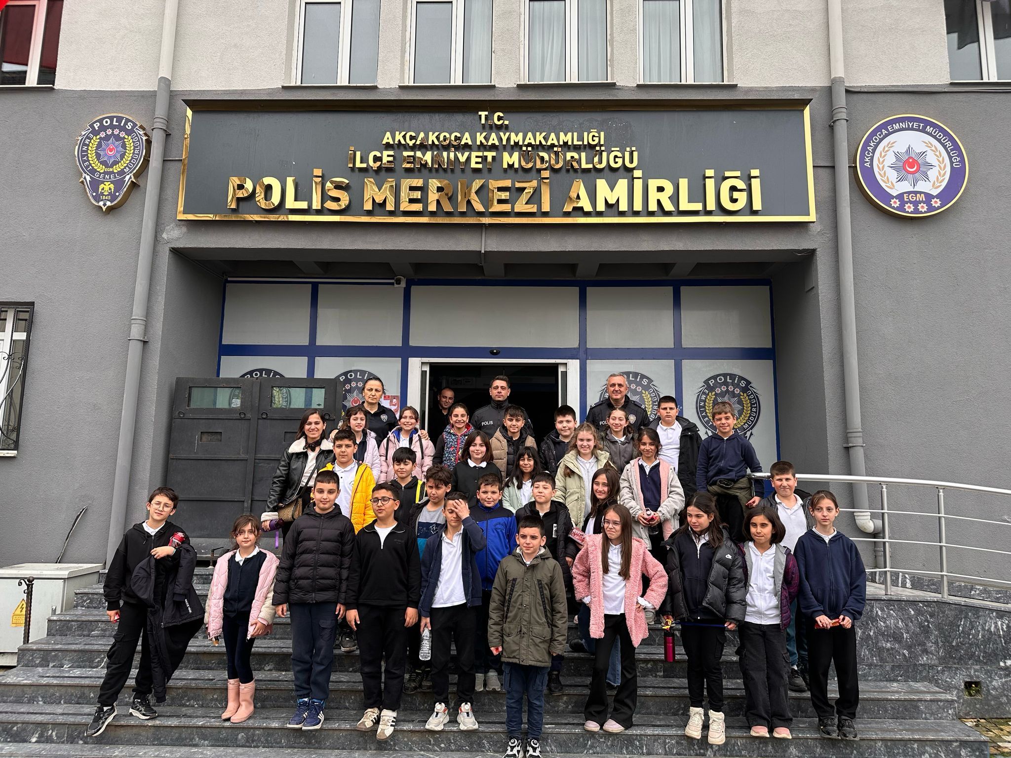 POLİS HAFTASI'NDA GELECEĞİN POLİSLERİYLE BULUŞMA