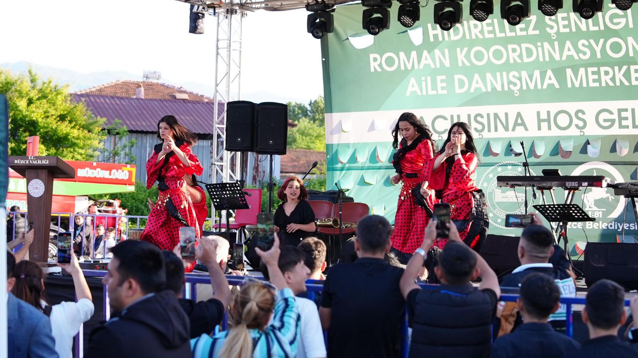 ROMAN VATANDAŞLAR HIDIRILLEZ KUTLAMALARI VE KONSERLE COŞTU