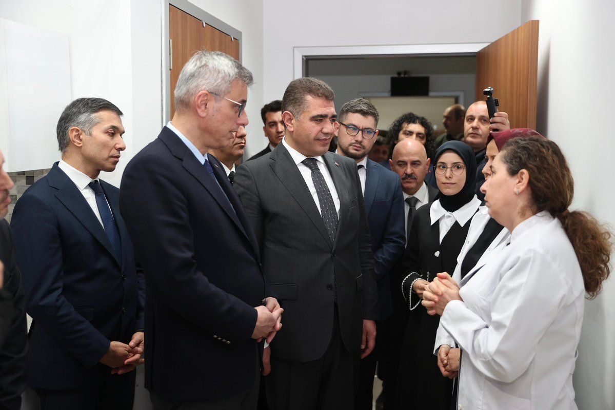 SAĞLIK BAKANI MEMİŞOĞLU DÜZCE ATATÜRK DEVLET HASTANESİ'NDE İNCELEMELERDE BULUNDU.