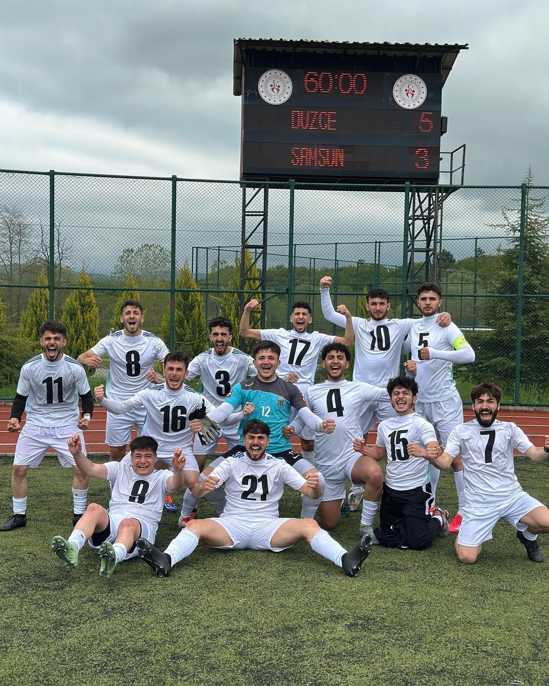 ŞAMPİYON DÜZCE KARADENİZ BÖLGESİ FUTBOL ŞAMPİYONASI'NDAN FİNAL BİLETİ