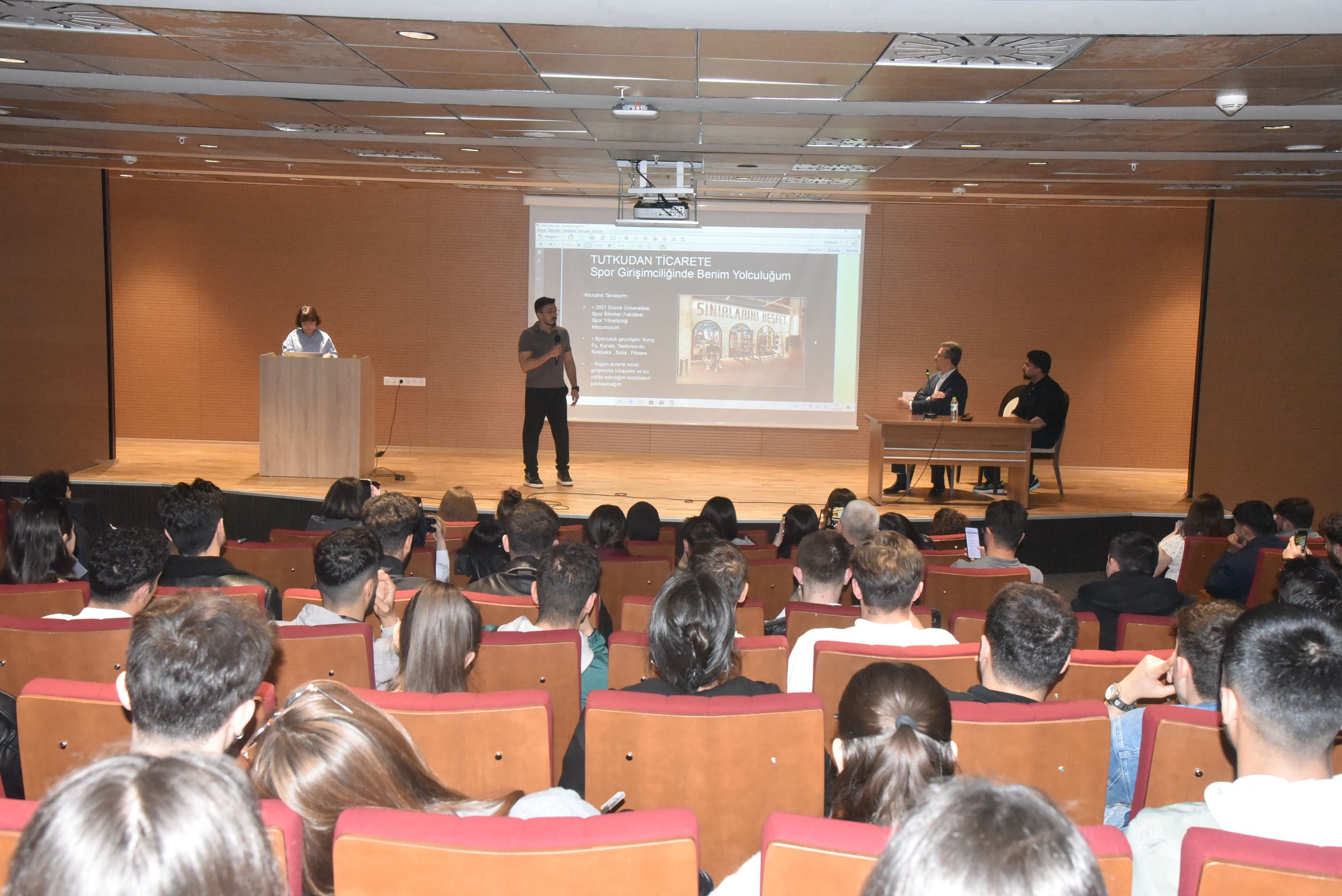 SPOR GİRİŞİMCİLERİ ÖĞRENCİLERLE BULUŞTU