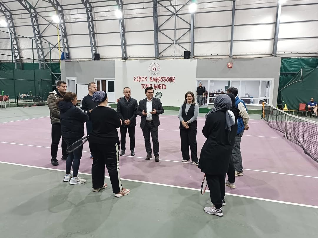 SPOR MAHALLEMDE TENİS TURNUVASI BAHÇEŞEHİR'DE DEVAM EDİYOR