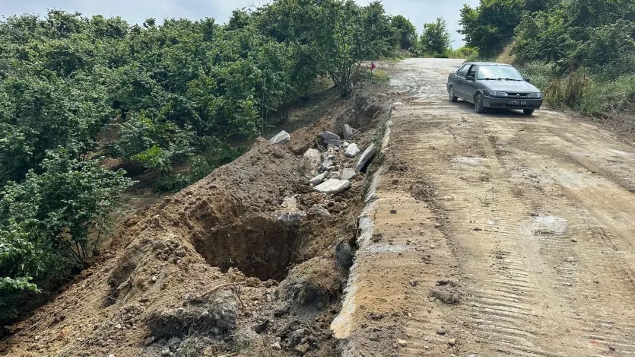 TAHİRLİ KÖYÜ'NDE HEYELAN MÜDAHALESİ ARALIKSIZ SÜRÜYOR