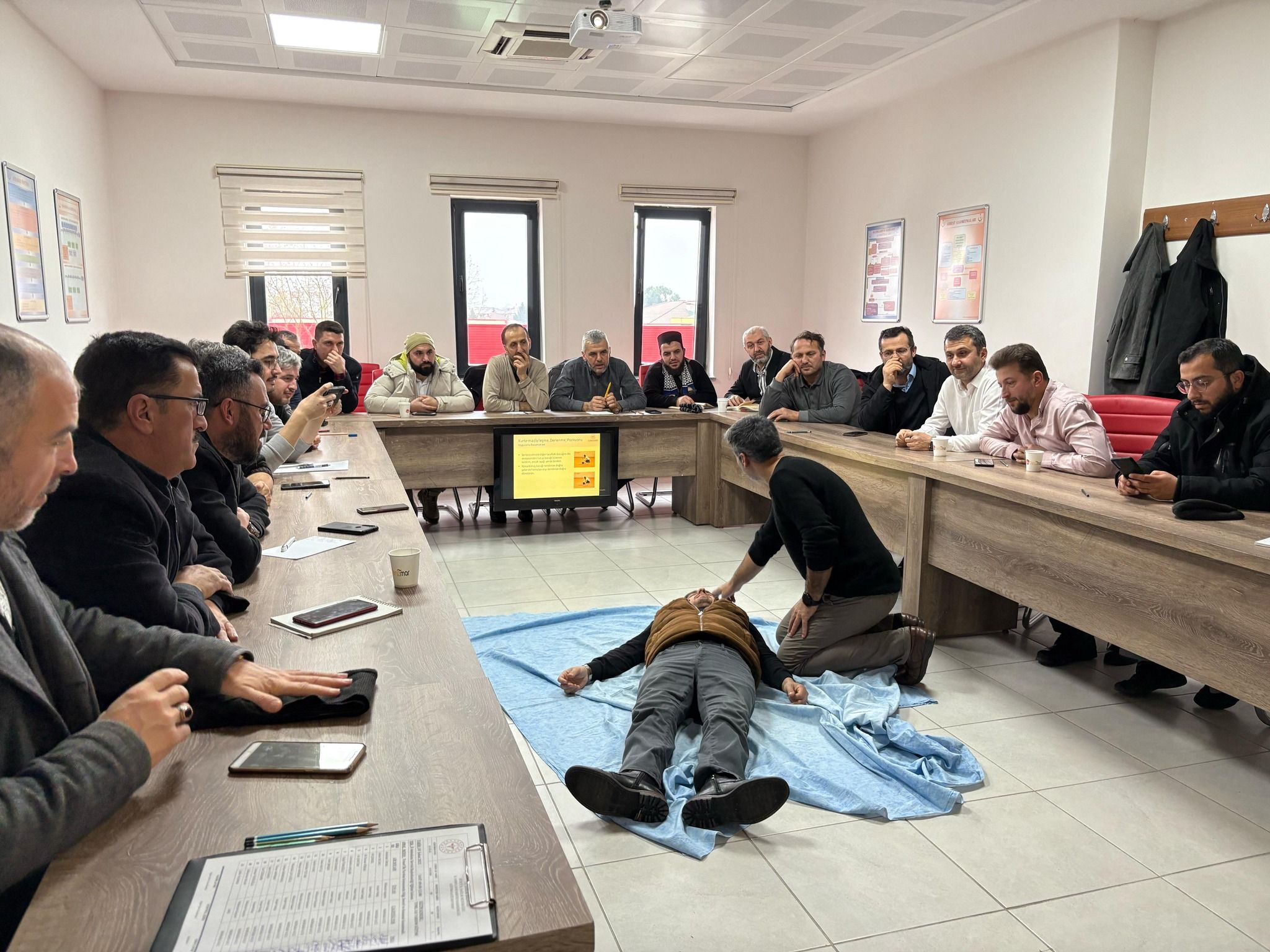 TEMEL İLK YARDIM EĞİTİMLERİ DEVAM EDİYOR