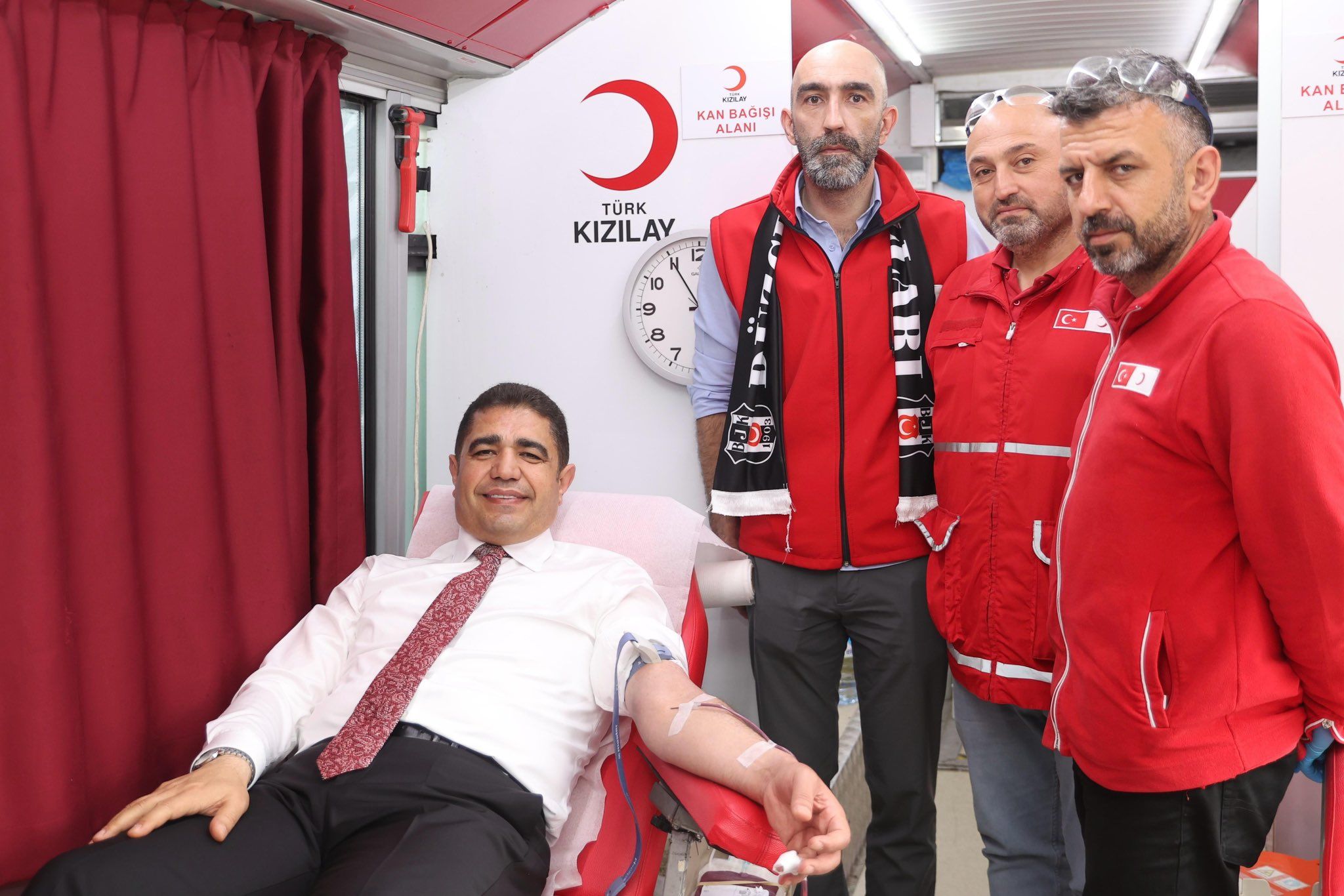 TÜRK KIZILAYI VE BEŞİKTAŞLILAR DERNEĞİ İŞ BİRLİĞİYLE ANITPARK'TA KAN BAĞIŞI ETKİNLİĞİ GERÇEKLEŞTİ