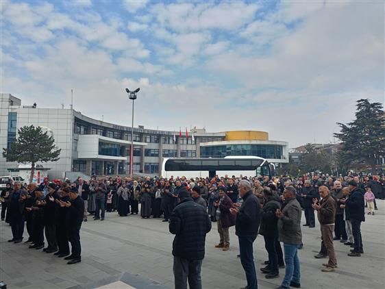 UMRE KAFİLESİ DUALARLA UĞURLANDI