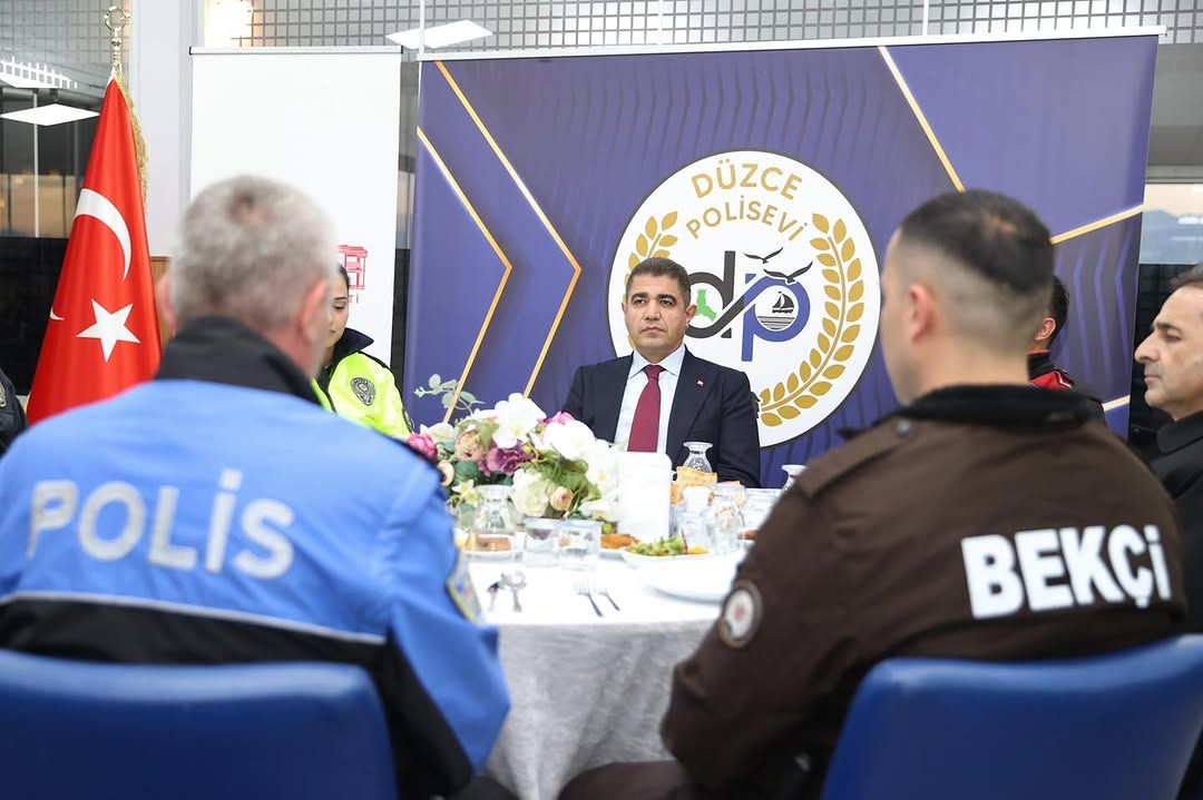 VALİ ASLAN, EMNİYET MENSUPLARIYLA İFTAR SOFRASINI PAYLAŞTI