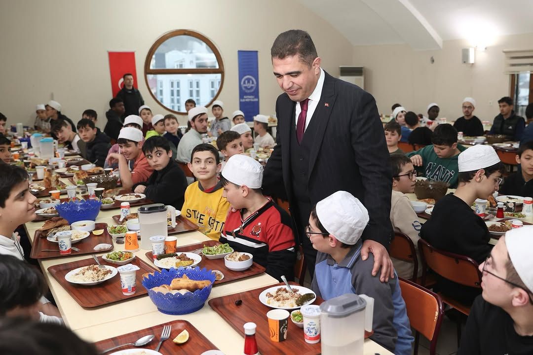 VALİ ASLAN, KAYNAŞLI KUR'AN KURSU'NDA 4. GÜN İFTARINI YAPTI